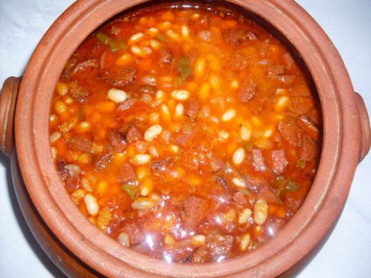 Güveçte Pastırmalı Kuru Fasulye Tarifi ve Malzemeleri