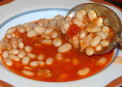 Helmeli Kuru Fasulye Tarifi ve Malzemeleri